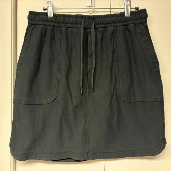 Dresses & Skirts - Athleta Fallon Skirt Black size Small $20